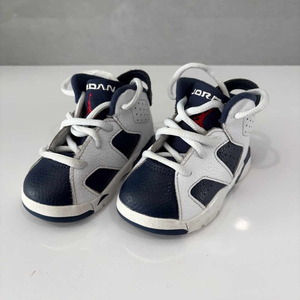 Jordan Air Jordan 6 Baby Sneaker White Navy Leather Athletic Size 5C